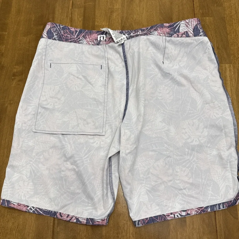 Travis Mathew Foot the Bill board shorts men's 36 Tropical‎ Hawaiian swim beach